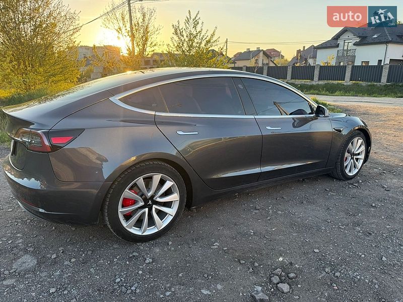 Седан Tesla Model 3 2018 в Дрогобыче