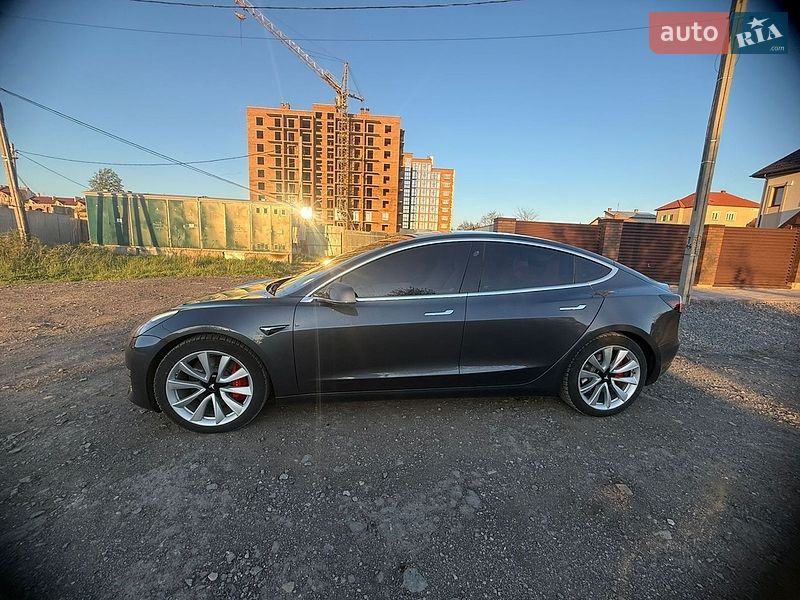 Седан Tesla Model 3 2018 в Дрогобыче
