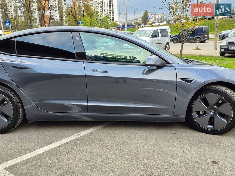 Седан Tesla Model 3 2022 в Киеве