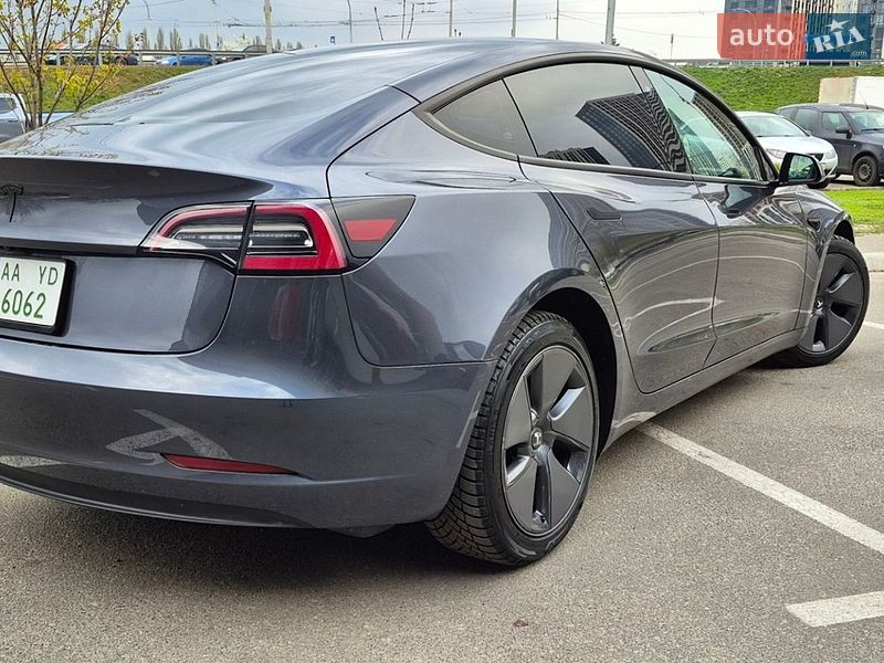 Седан Tesla Model 3 2022 в Киеве
