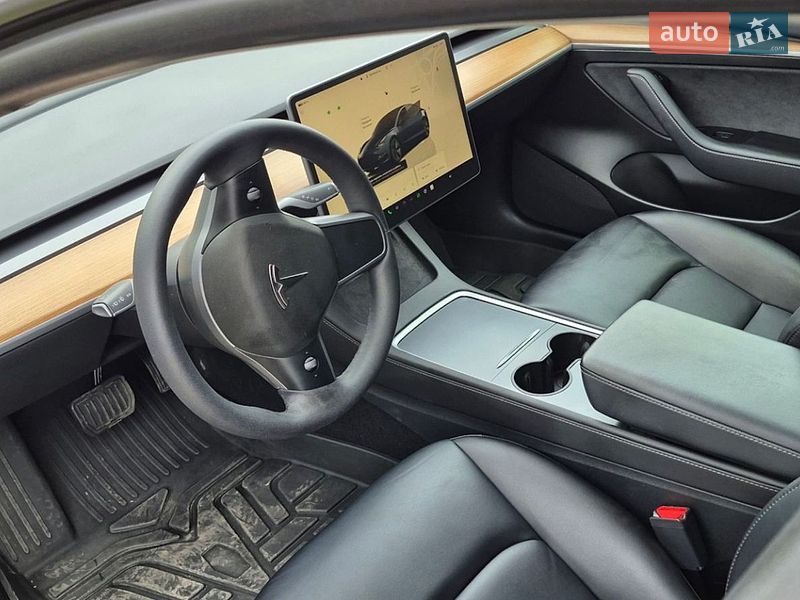 Седан Tesla Model 3 2022 в Киеве
