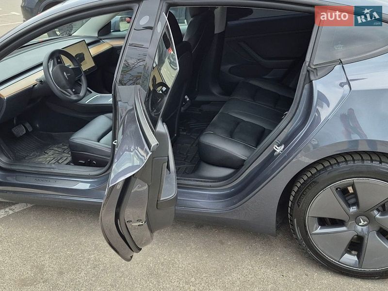 Седан Tesla Model 3 2022 в Киеве