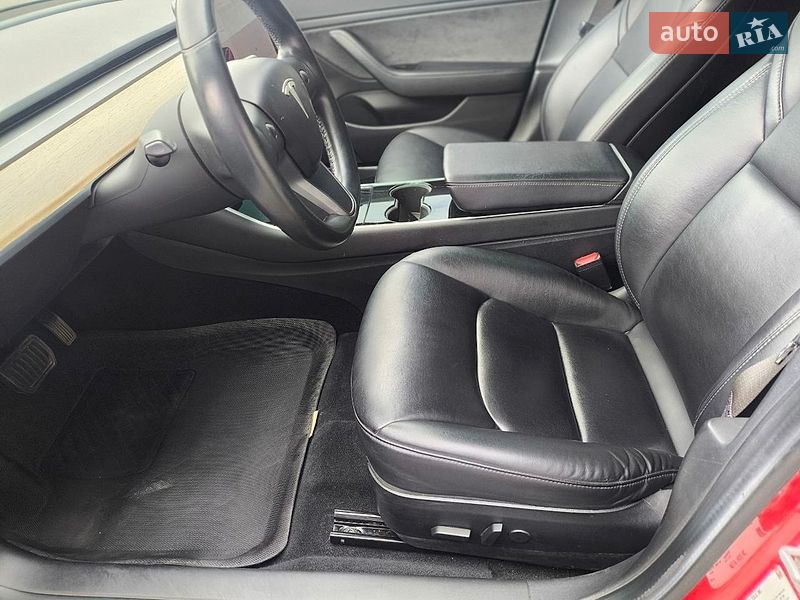 Седан Tesla Model 3 2018 в Киеве