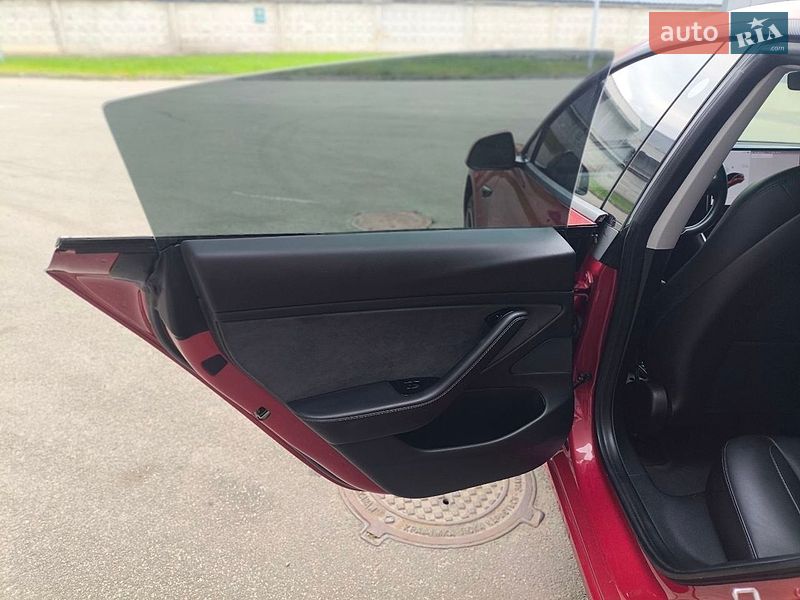 Седан Tesla Model 3 2018 в Киеве