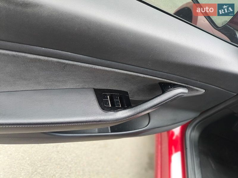 Седан Tesla Model 3 2018 в Киеве