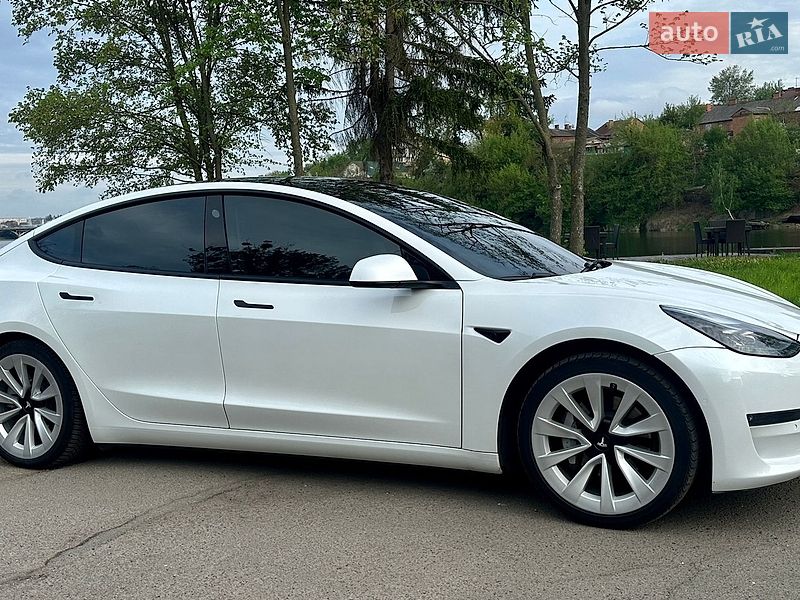 Седан Tesla Model 3 2021 в Виннице