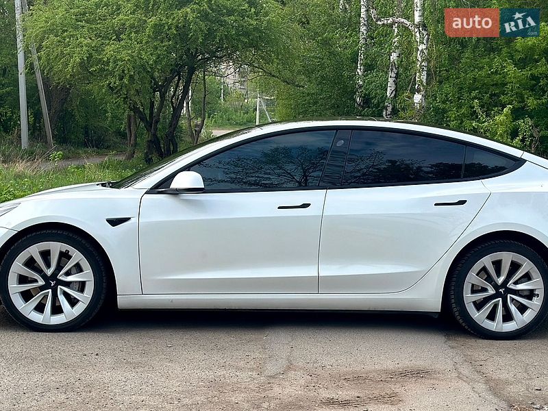 Седан Tesla Model 3 2021 в Виннице