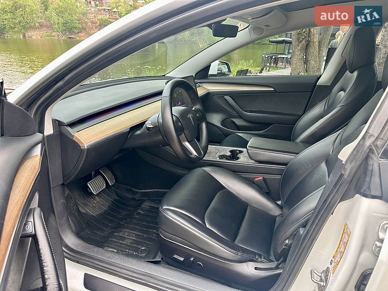 Седан Tesla Model 3 2021 в Виннице