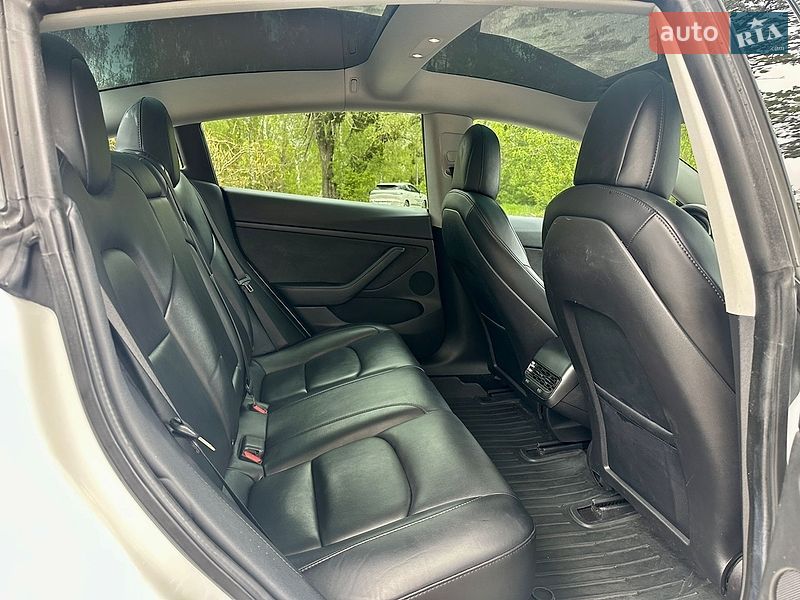 Седан Tesla Model 3 2021 в Виннице