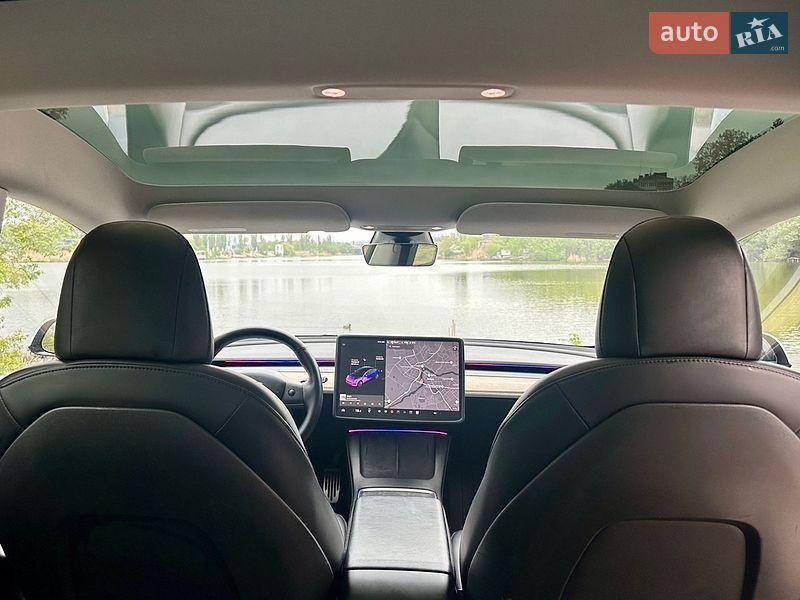 Седан Tesla Model 3 2021 в Виннице