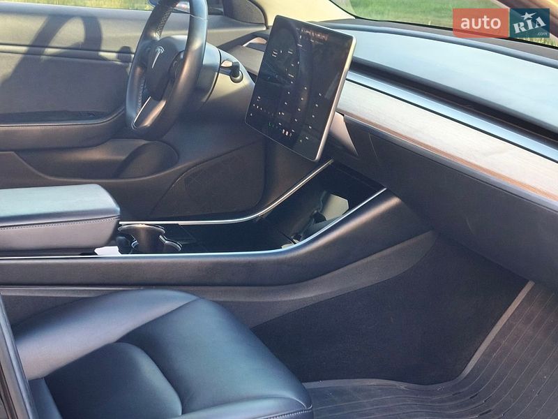 Седан Tesla Model 3 2018 в Днепре