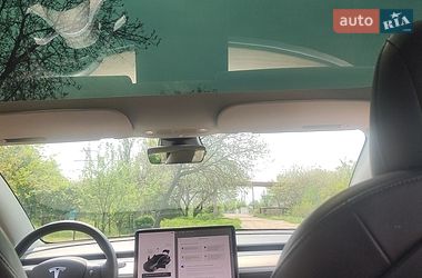 Седан Tesla Model 3 2022 в Черкассах