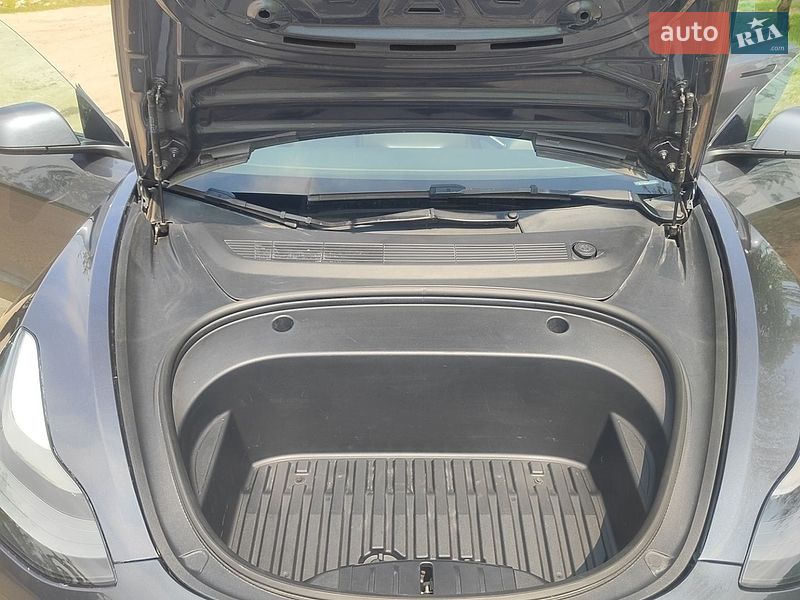 Седан Tesla Model 3 2022 в Черкассах