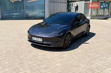 Седан Tesla Model 3 2024 в Дніпрі