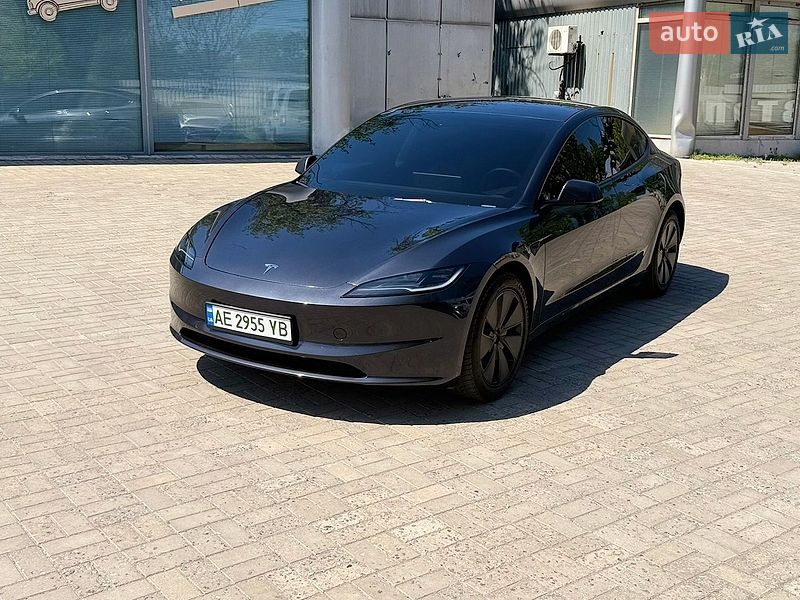 Tesla Model 3 2024