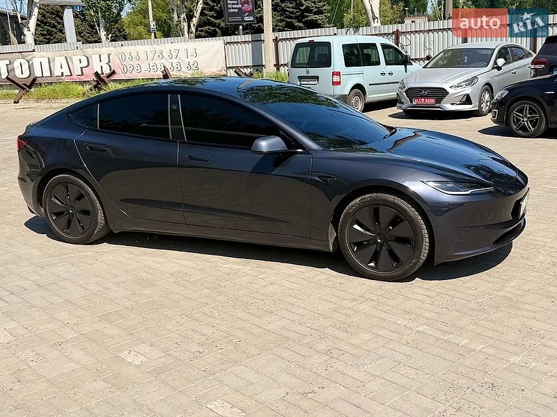 Седан Tesla Model 3 2024 в Днепре