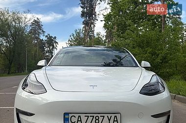 Седан Tesla Model 3 2022 в Черкасах