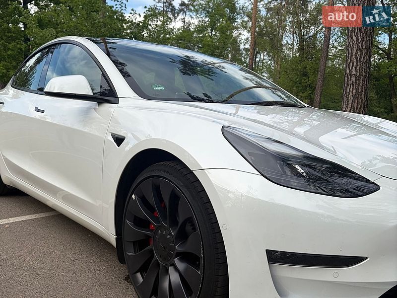 Седан Tesla Model 3 2022 в Черкассах