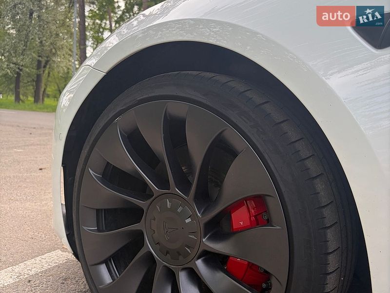 Седан Tesla Model 3 2022 в Черкассах