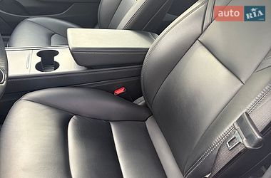 Седан Tesla Model 3 2022 в Черкассах