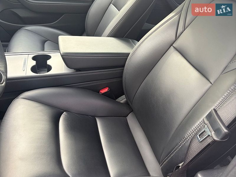 Седан Tesla Model 3 2022 в Черкассах