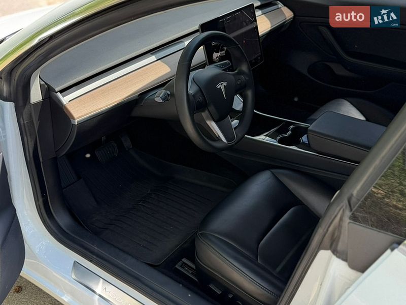Седан Tesla Model 3 2019 в Житомире