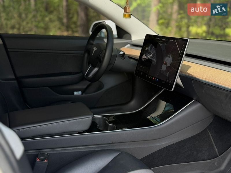 Седан Tesla Model 3 2019 в Житомире