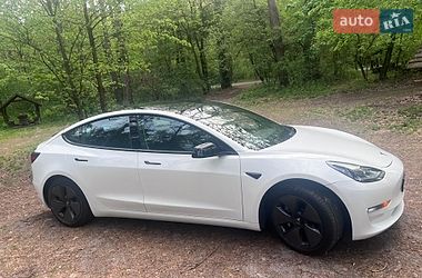 Седан Tesla Model 3 2021 в Киеве
