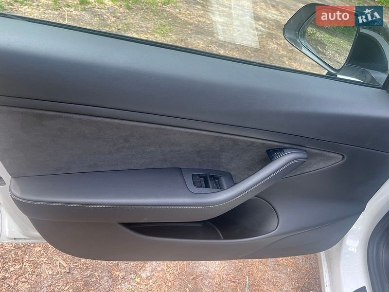 Седан Tesla Model 3 2021 в Киеве