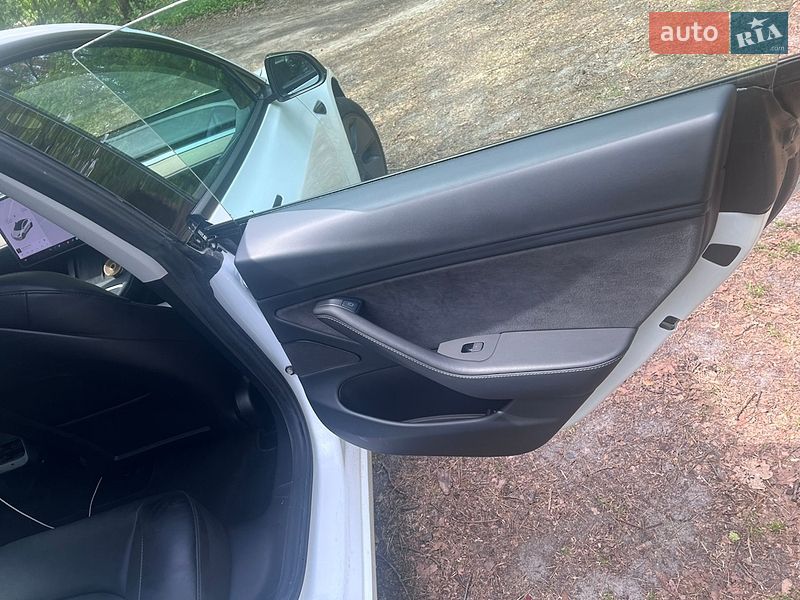 Седан Tesla Model 3 2021 в Киеве