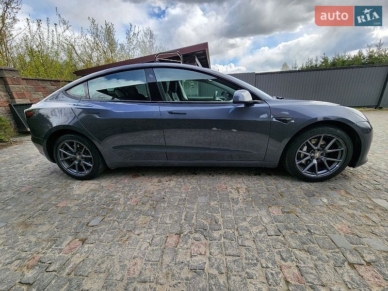 Седан Tesla Model 3 2022 в Тернополе