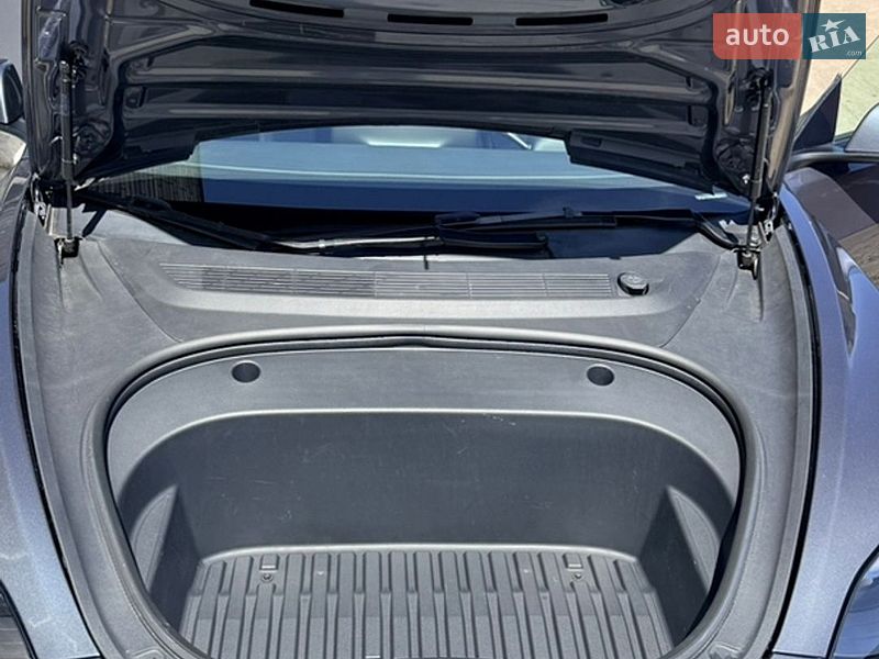Седан Tesla Model 3 2023 в Днепре