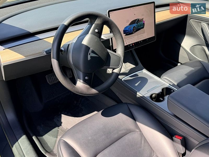 Седан Tesla Model 3 2023 в Днепре