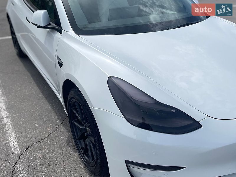 Седан Tesla Model 3 2022 в Киеве