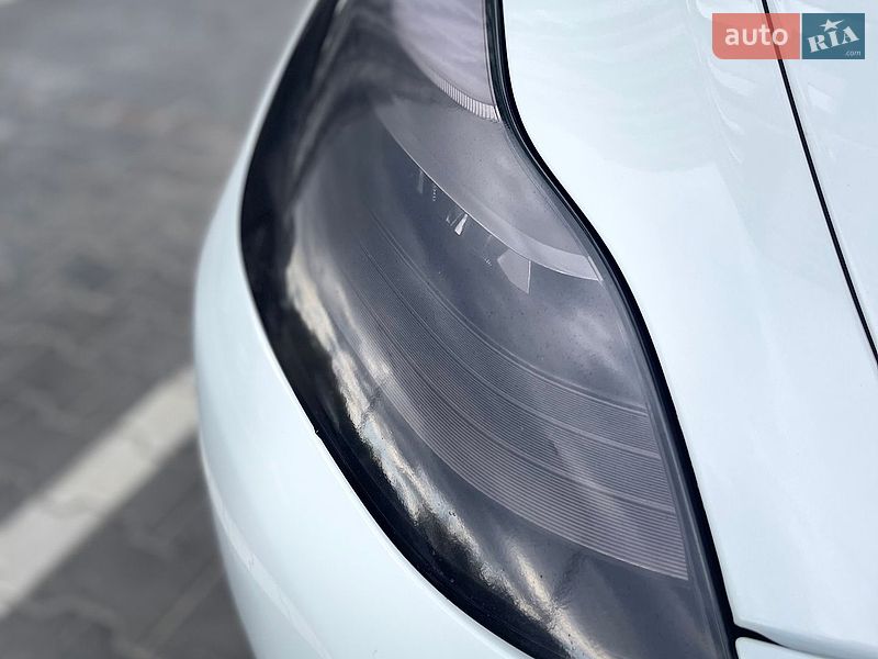 Седан Tesla Model 3 2022 в Киеве