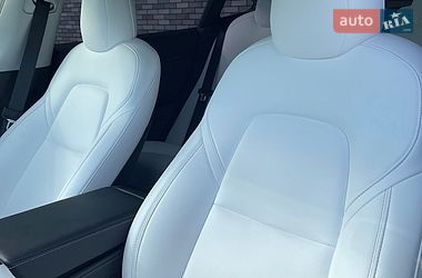 Седан Tesla Model 3 2022 в Киеве