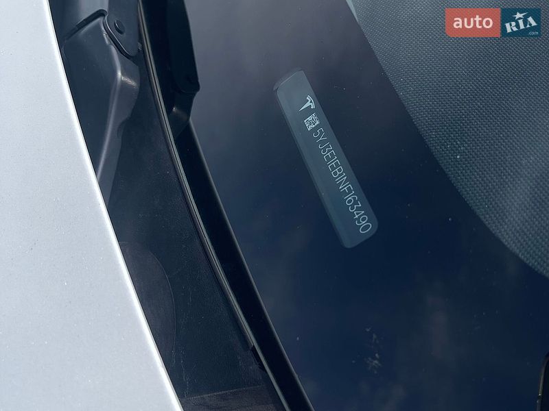 Седан Tesla Model 3 2022 в Киеве