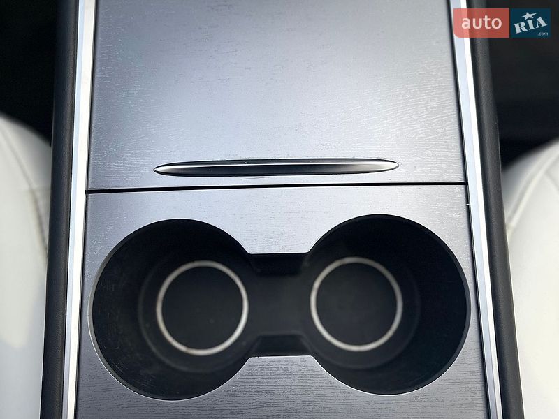 Седан Tesla Model 3 2022 в Киеве