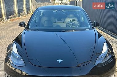 Седан Tesla Model 3 2021 в Ровно