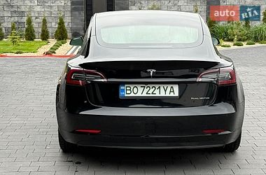 Седан Tesla Model 3 2019 в Дубні