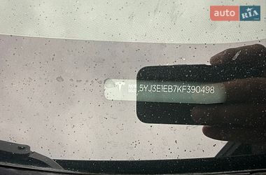 Седан Tesla Model 3 2019 в Дубні