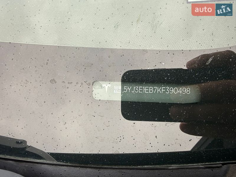 Седан Tesla Model 3 2019 в Дубні
