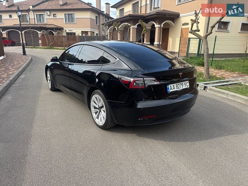 Седан Tesla Model 3 2022 в Киеве