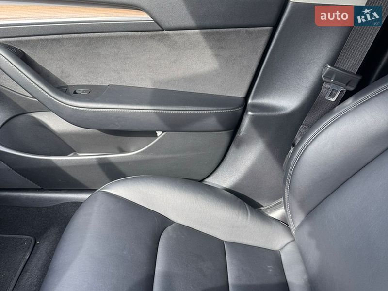 Седан Tesla Model 3 2022 в Киеве