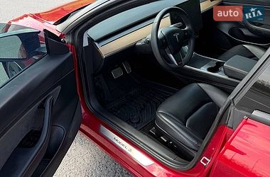 Седан Tesla Model 3 2020 в Житомирі