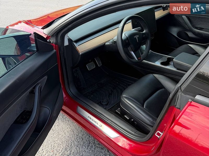 Седан Tesla Model 3 2020 в Житомирі