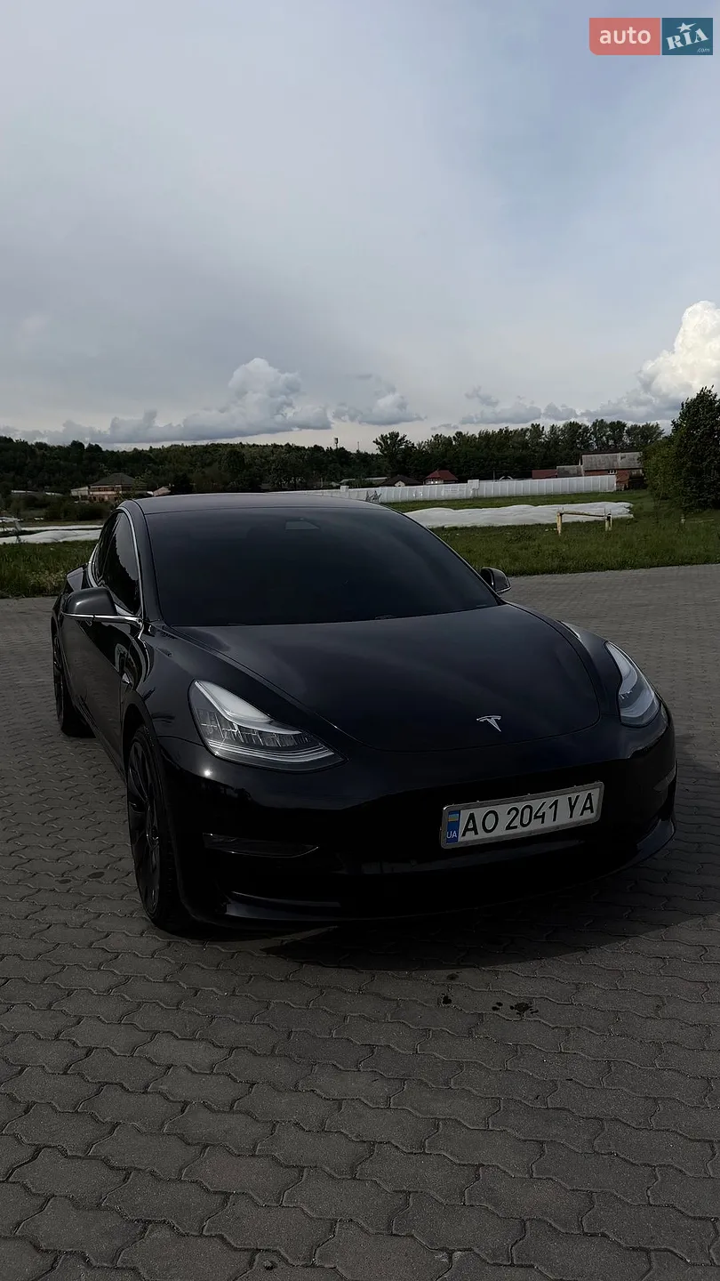 2018 Tesla Model 3 - фото 1