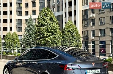 Седан Tesla Model 3 2019 в Львові