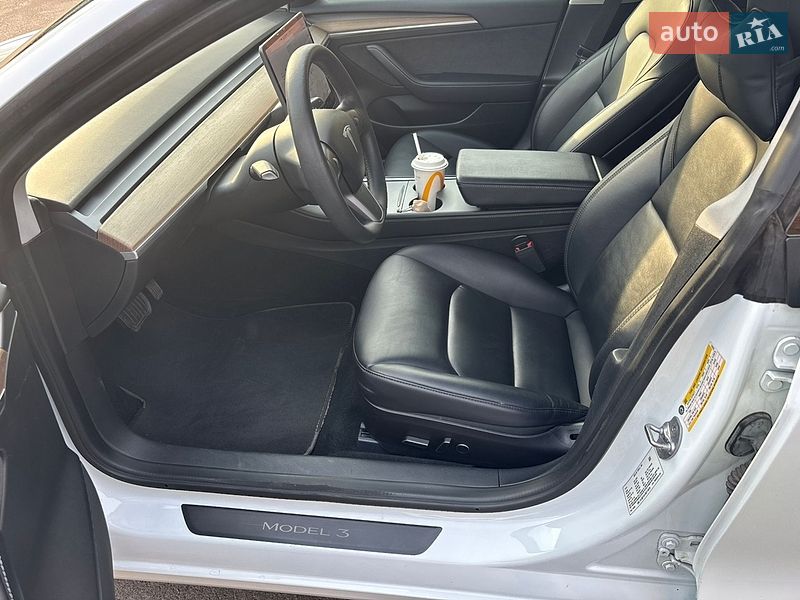 Седан Tesla Model 3 2022 в Черкассах
