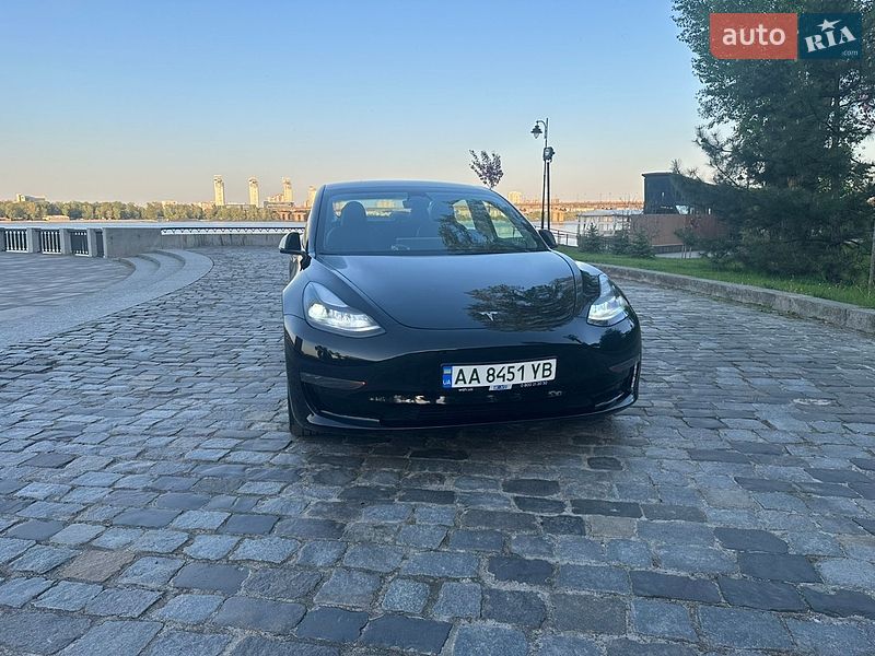 Седан Tesla Model 3 2023 в Киеве